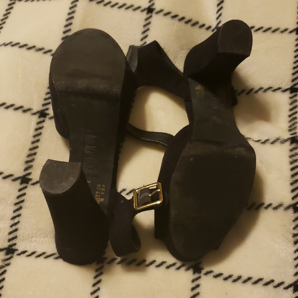Heels - Picture 2 of 2